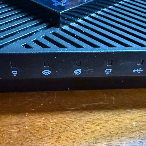TP-Link Black Networking Router - Picture 2 of 5